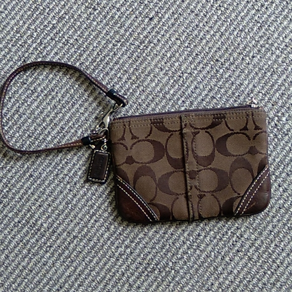 Coach brown small wristlet - Picture 2 of 10